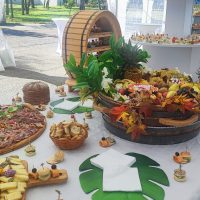 grand-buffet-exterieur-traiteur-ardeche