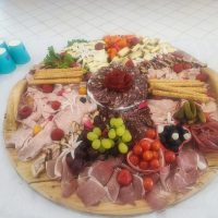 plateau-fromage-et-charcuterie-ardechoise